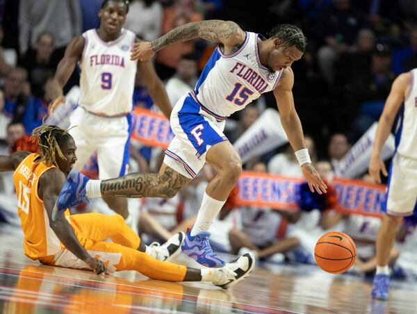 Florida guard Alijah Martin (15) steals from Tennessee guard Jahmai Mashack (15) during the second half of an NCAA college basketball game Tuesday, Jan. 7, 2025, in Gainesville, Fla. (AP Photo/Alan Youngblood)