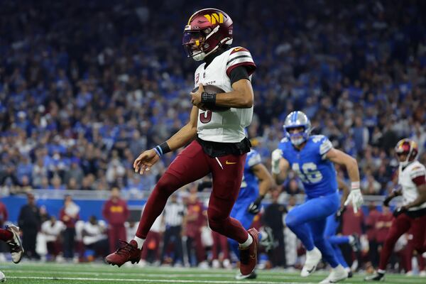 Washington Commanders quarterback Jayden Daniels (5) runs the ball as Detroit Lions linebacker Jack Campbell (46) pursues during the first half of an NFL football divisional playoff game, Saturday, Jan. 18, 2025, in Detroit. (AP Photo/Rey Del Rio)