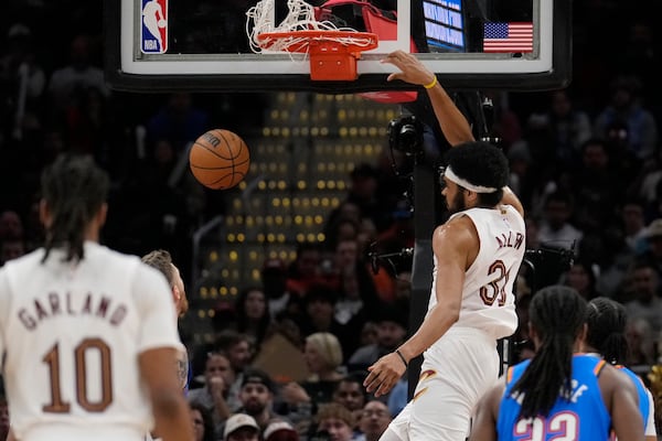 Cleveland Cavaliers center Jarrett Allen (31) dunks in the second half of an NBA basketball game against the Oklahoma City Thunder, Wednesday, Jan. 8, 2025, in Cleveland. (AP Photo/Sue Ogrocki)