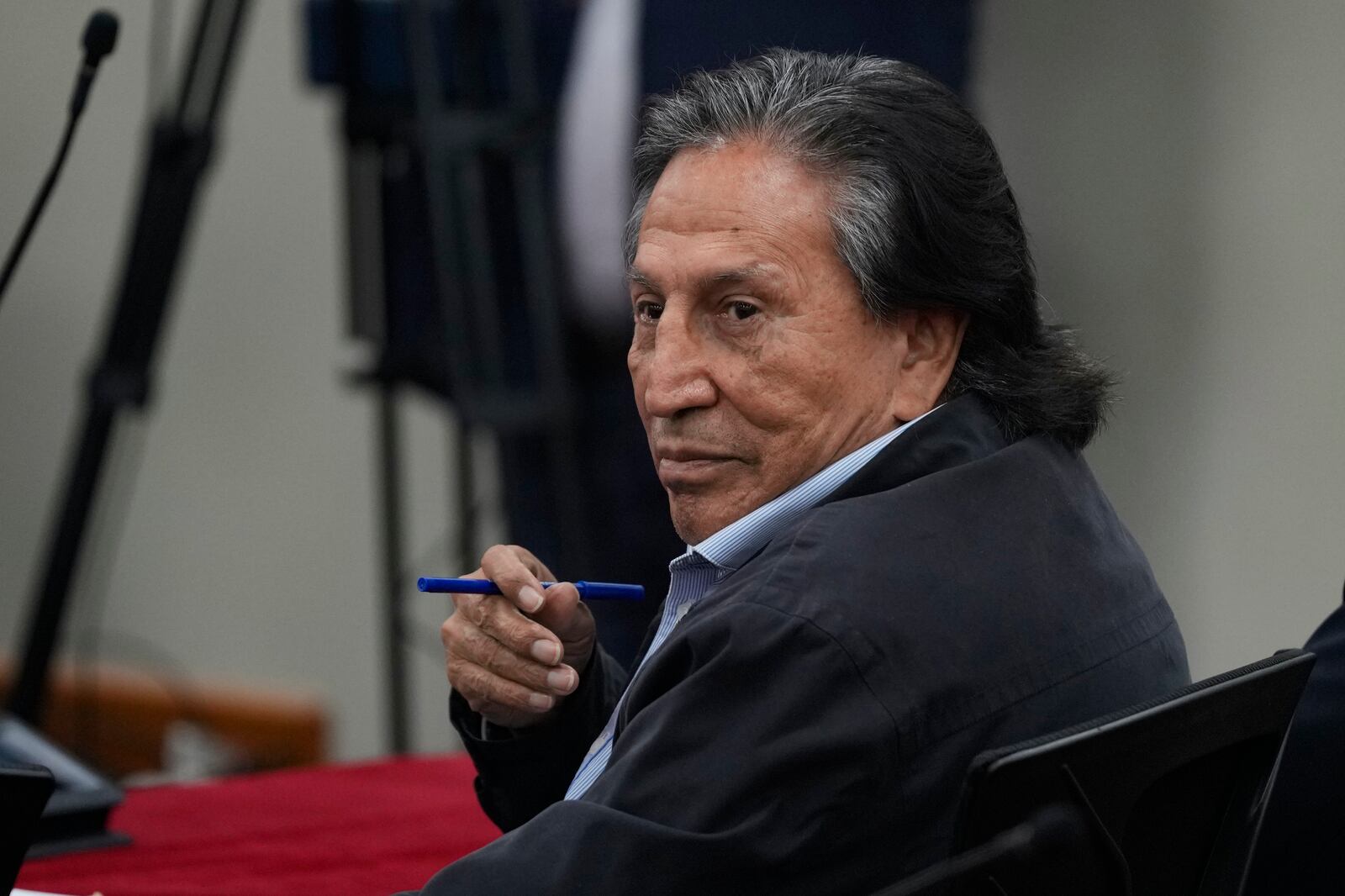 Former Peruvian President Alejandro Toledo attends a court session where the judge will rule in his corruption case in Lima, Peru, Monday, Oct. 21, 2024. (AP Photo/Guadalupe Pardo)