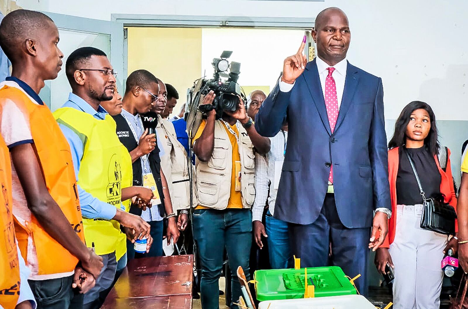 Daniel Chapo, right, presidential candidate for the ruling Front for the Liberation of Mozambique party, holds up his finger after casting his vote in the general elections, in Inhambane, Mozambique, Wednesday, Oct. 9, 2024. (AP Photo)