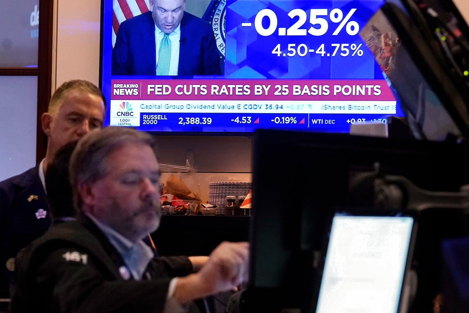 A screen on the floor of the New York Stock Exchange shows the Federal Reserve rate decision, Thursday, Nov. 7, 2024. (AP Photo/Richard Drew)