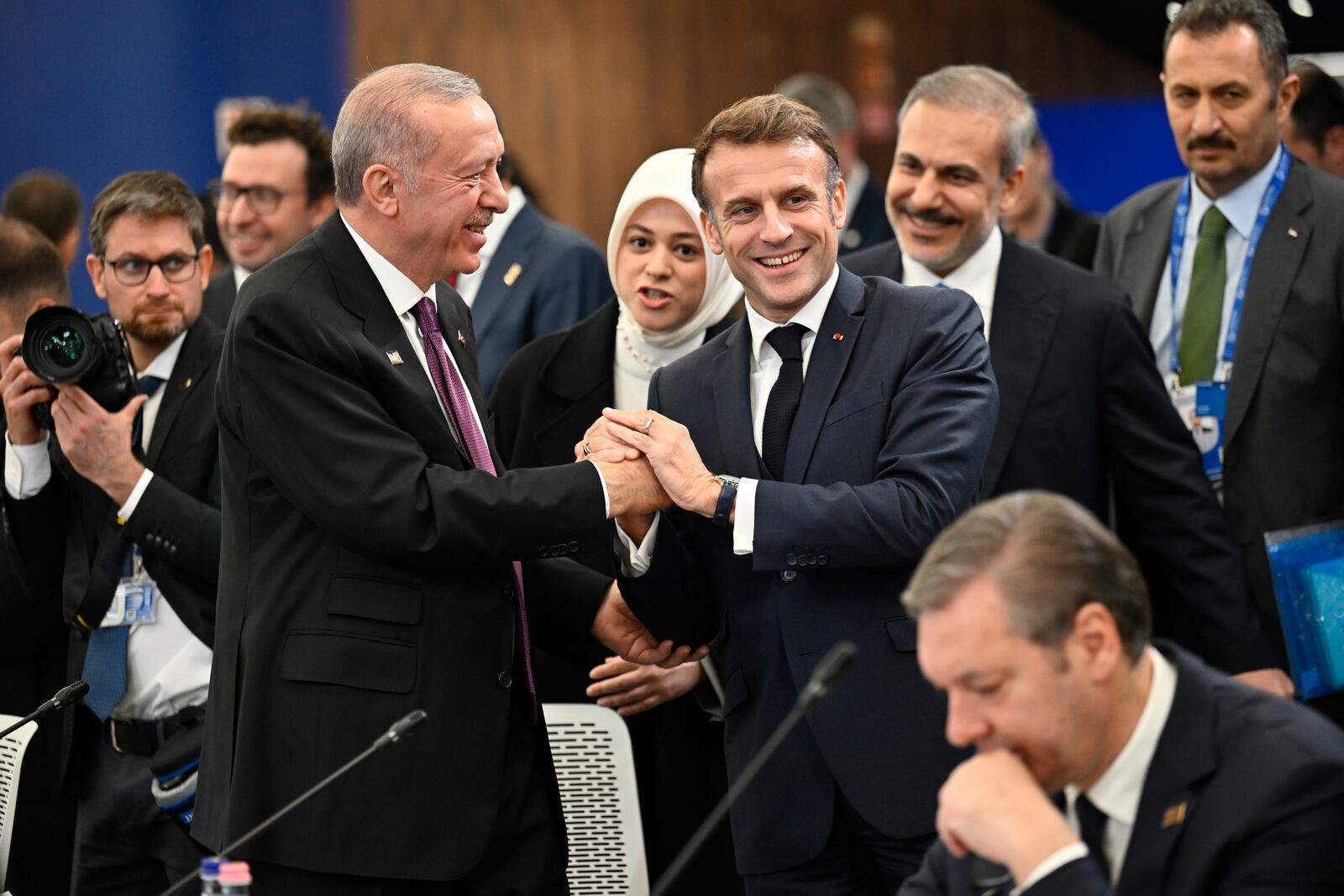 Turkish President Recep Tayyip Erdogan, left, speaks with French President Emmanuel Macron at a plenary session during the European Political Community (EPC) Summit at the Puskas Arena in Budapest, Thursday, Nov. 7, 2024. (AP Photo/Denes Erdos)