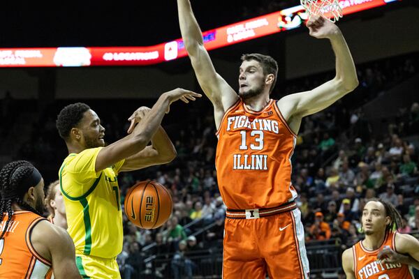 Oregon forward Kwame Evans Jr. (10) loses the ball against Illinois center Tomislav Ivisic (13) during the first half of an NCAA college basketball game in Eugene, Ore., Thursday, Jan. 2, 2025. (AP Photo/Thomas Boyd)