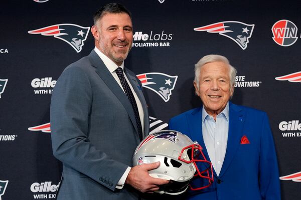 New England Patriots head coach Mike Vrabel smiles while posing with team owner Robert Kraft, right, during an availability, Monday, Jan. 13, 2025, in Foxborough, Mass.. (AP Photo/Charles Krupa)