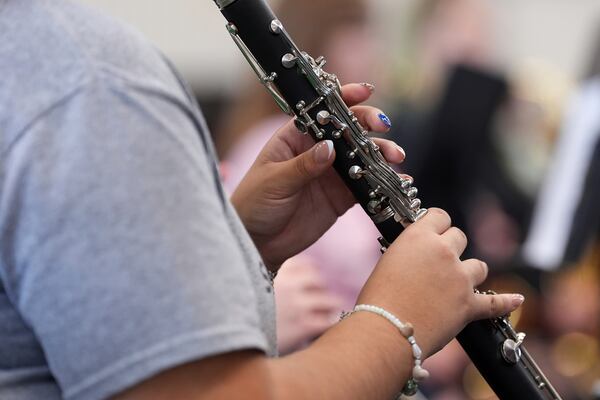 Leslie Hernandez practices playing the clarinet ahead with the Middletown High school marching band, Tuesday, Jan. 14, 2025, in Middletown, Ohio. The band is set to participate in the inauguration of President-elect Donald Trump on Jan. 20. Middletown is the hometown of Vice President-elect JD Vance.(AP Photo/Kareem Elgazzar)