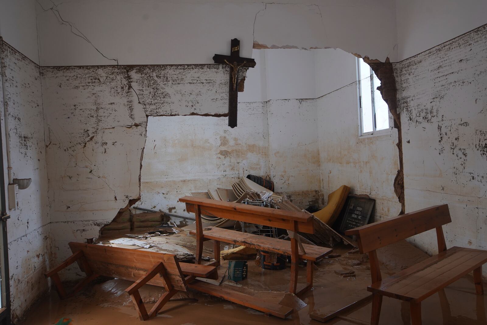 Damage is seen inside a cemetery on the outskirts of Valencia, Spain, Friday, Nov. 1, 2024 after flooding. (AP Photo/Alberto Saiz)