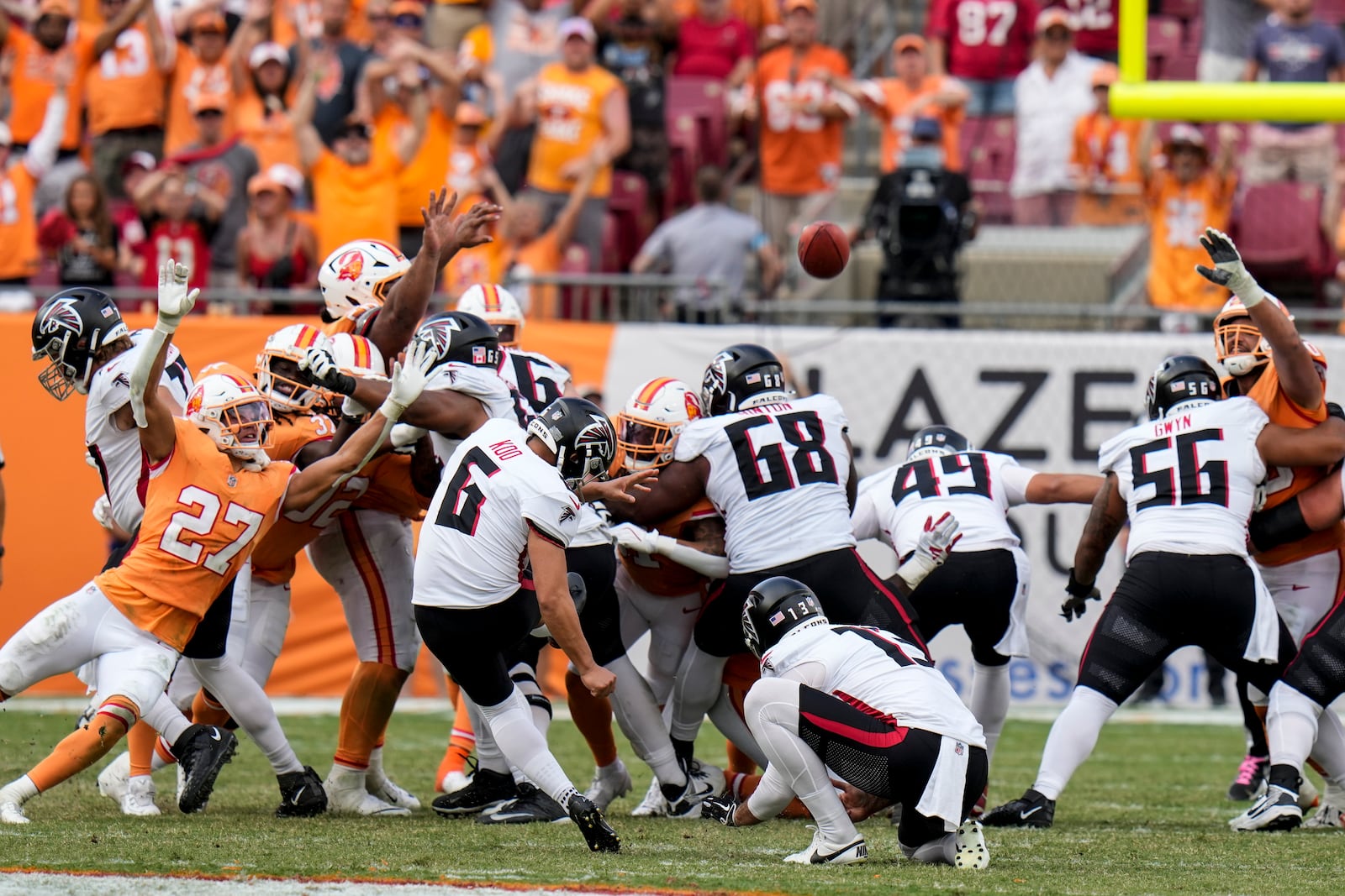 Atlanta Falcons place kicker Younghoe Koo, of South Korea, misses a field goal against the Tampa Bay Buccaneers during the second half of an NFL football game, Sunday, Oct. 27, 2024, in Tampa. The Atlanta Falcons won 31-26. (AP Photo/Chris O'Meara)