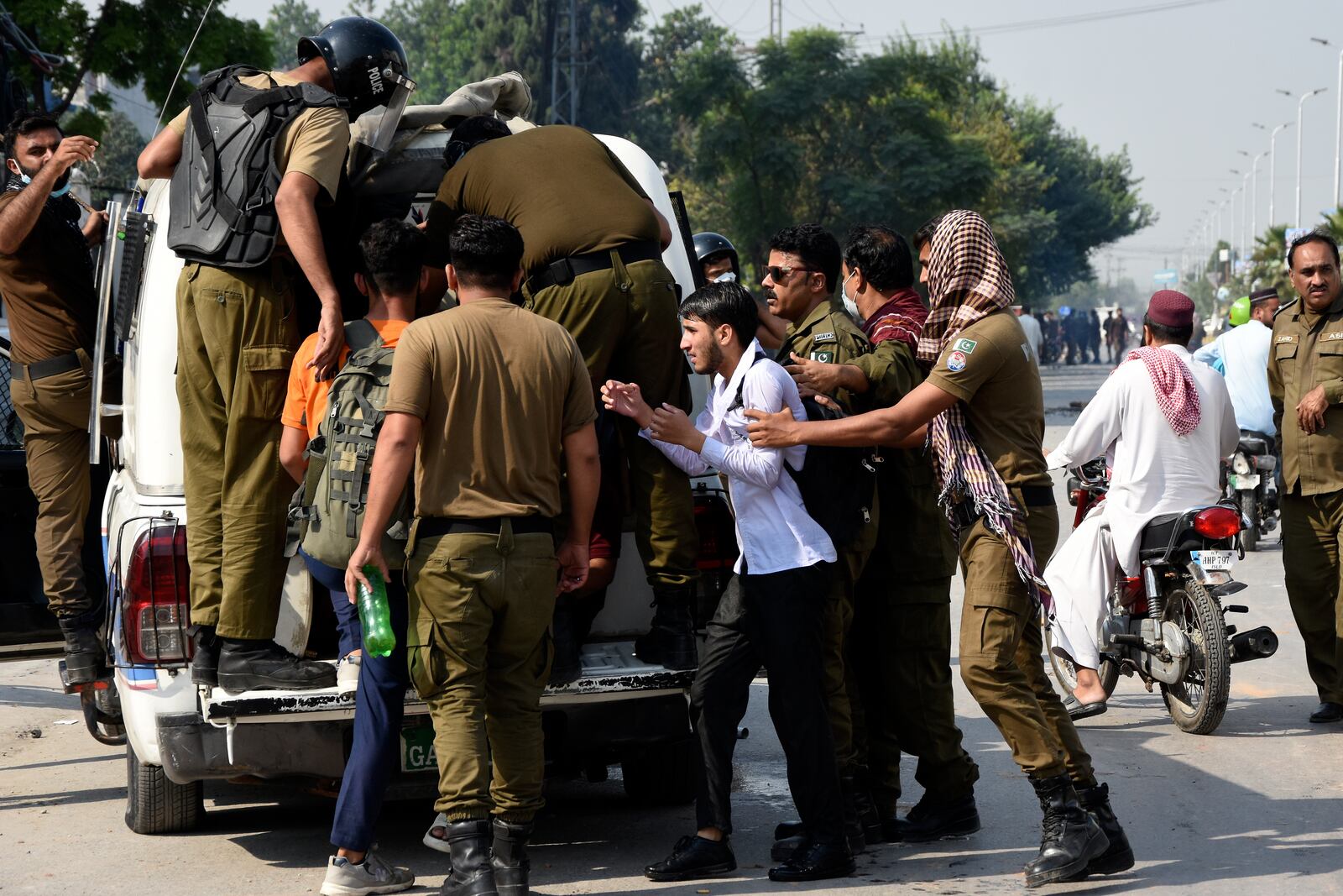 Police officers detain students following a students protest over an alleged on-campus rape in Punjab, in Rawalpindi, Pakistan, Thursday, Oct. 17, 2024. (AP Photo/W.K. Yousafzai)