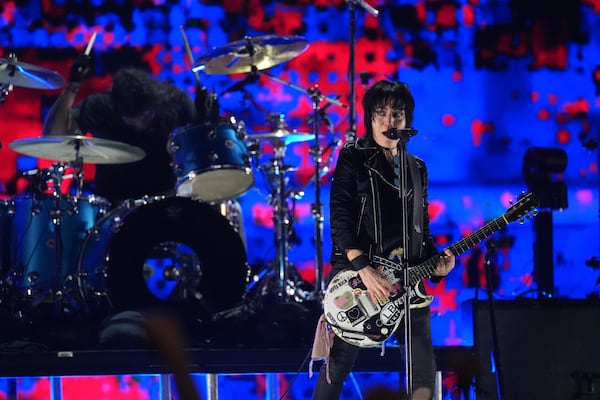 Joan Jett, right, performs with Dave Grohl of Nirvana during the FireAid benefit concert on Thursday, Jan. 30, 2025, at The Forum in Inglewood, Calif. (AP Photo/Chris Pizzello)