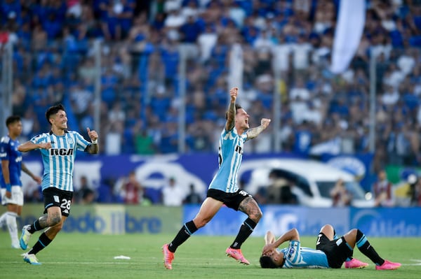 Players of Argentina's Racing Club celebrate winning the Copa Sudamericana final soccer match against Brazil's Cruzeiro in Asuncion, Paraguay, Saturday, Nov. 23, 2024. (AP Photo/Gustavo Garello)