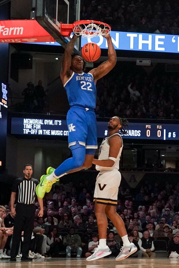 Kentucky center Amari Williams (22) dunks the ball over Vanderbilt forward Devin McGlockton, right, during the first half of an NCAA college basketball game Saturday, Jan. 25, 2025, in Nashville, Tenn. (AP Photo/George Walker IV)