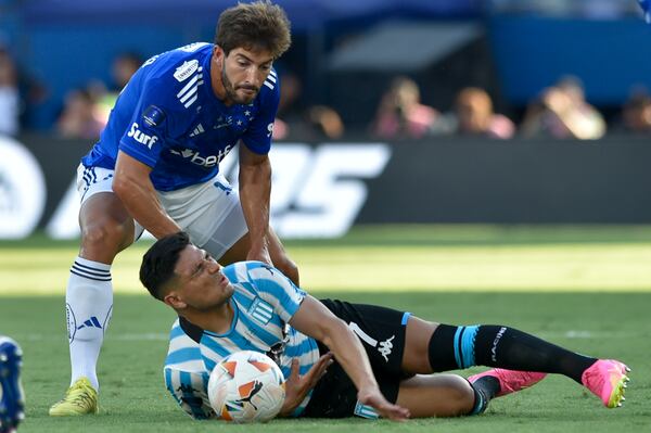 Maximiliano Salas of Argentina's Racing Club, below, and Lucas Silva of Brazil's Cruzeiro battle for the ball during the Copa Sudamericana final soccer match in Asuncion, Paraguay, Saturday, Nov. 23, 2024. (AP Photo/Gustavo Garello)