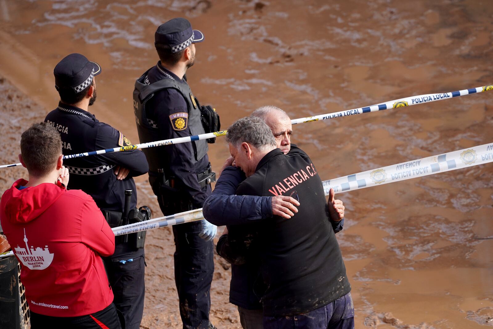 Residents react as they wait for news of their relatives trapped during the floods in Valencia, Spain, Thursday, Oct. 31, 2024. (AP Photo/Alberto Saiz)