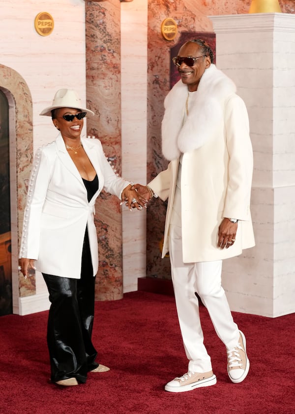 Snoop Dogg, right, and his wife Shante Broadus arrive at the premiere of the film "Gladiator II" on Monday, Nov. 18, 2024, at TCL Chinese Theatre in Los Angeles. (AP Photo/Chris Pizzello)