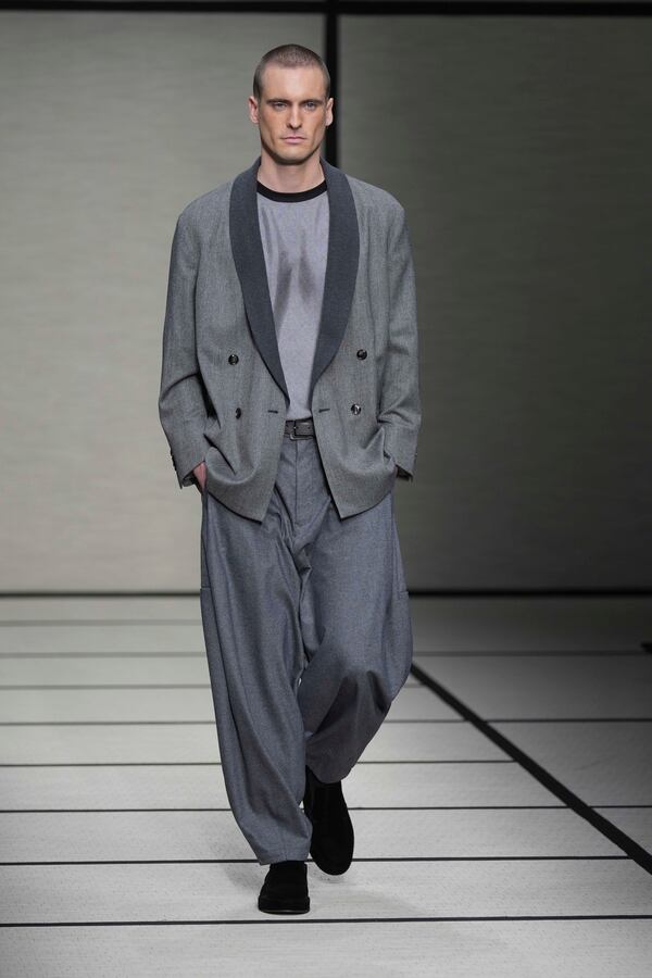 A model wears a creation part of the men's Giorgio Armani Fall-Winter 2025-2026 collection, that was presented in Milan, Italy, Monday, Jan. 20, 2025. (AP Photo/Antonio Calanni)