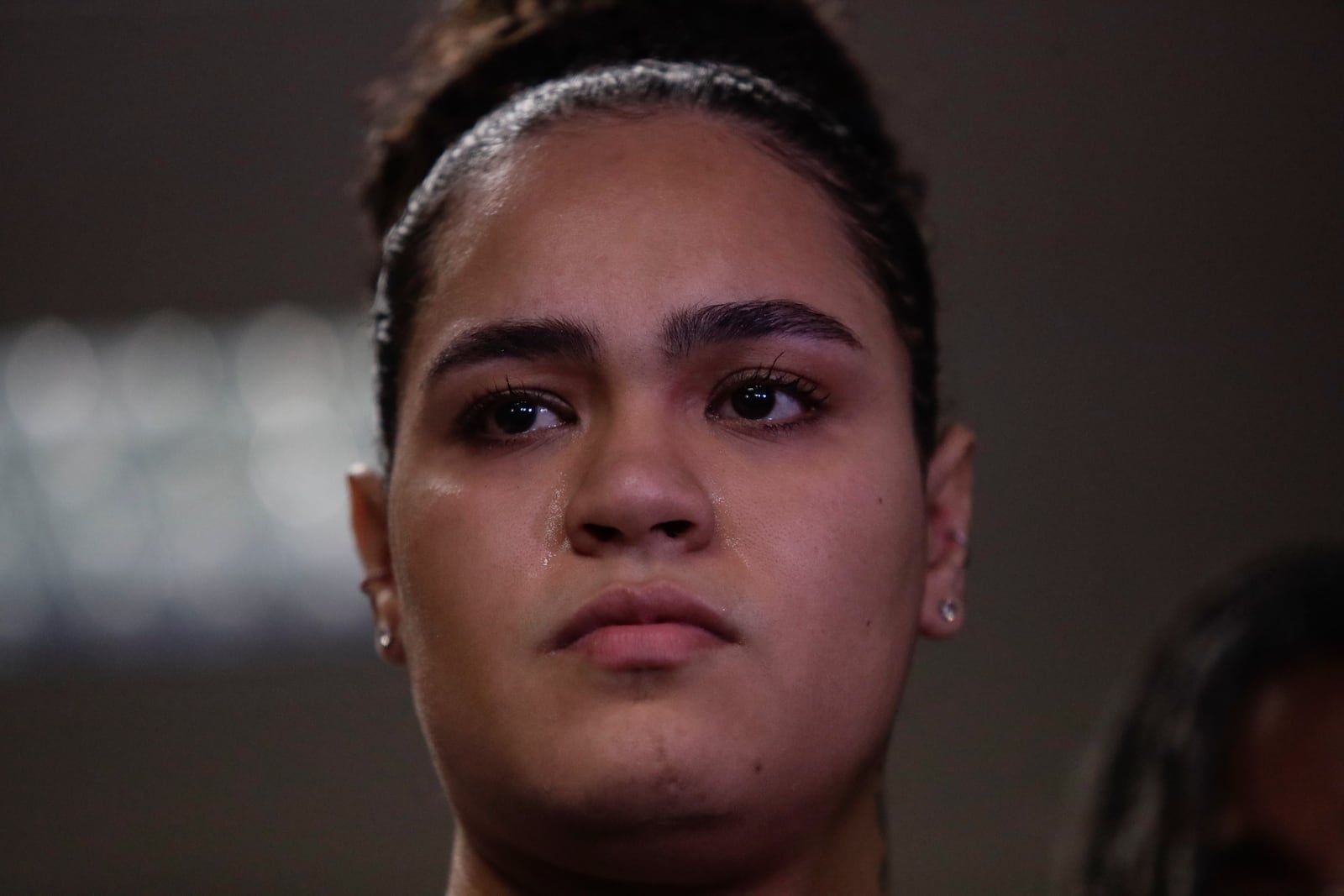 Luyara Santos, the daughter of slain councilwoman Marielle Franco cries after a judge sentenced two former police officers for the 2018 murder of Franco and her driver Anderson Gomes, at the Court of Justice in Rio de Janeiro, Thursday, Oct. 31, 2024. (AP Photo/Bruna Prado)