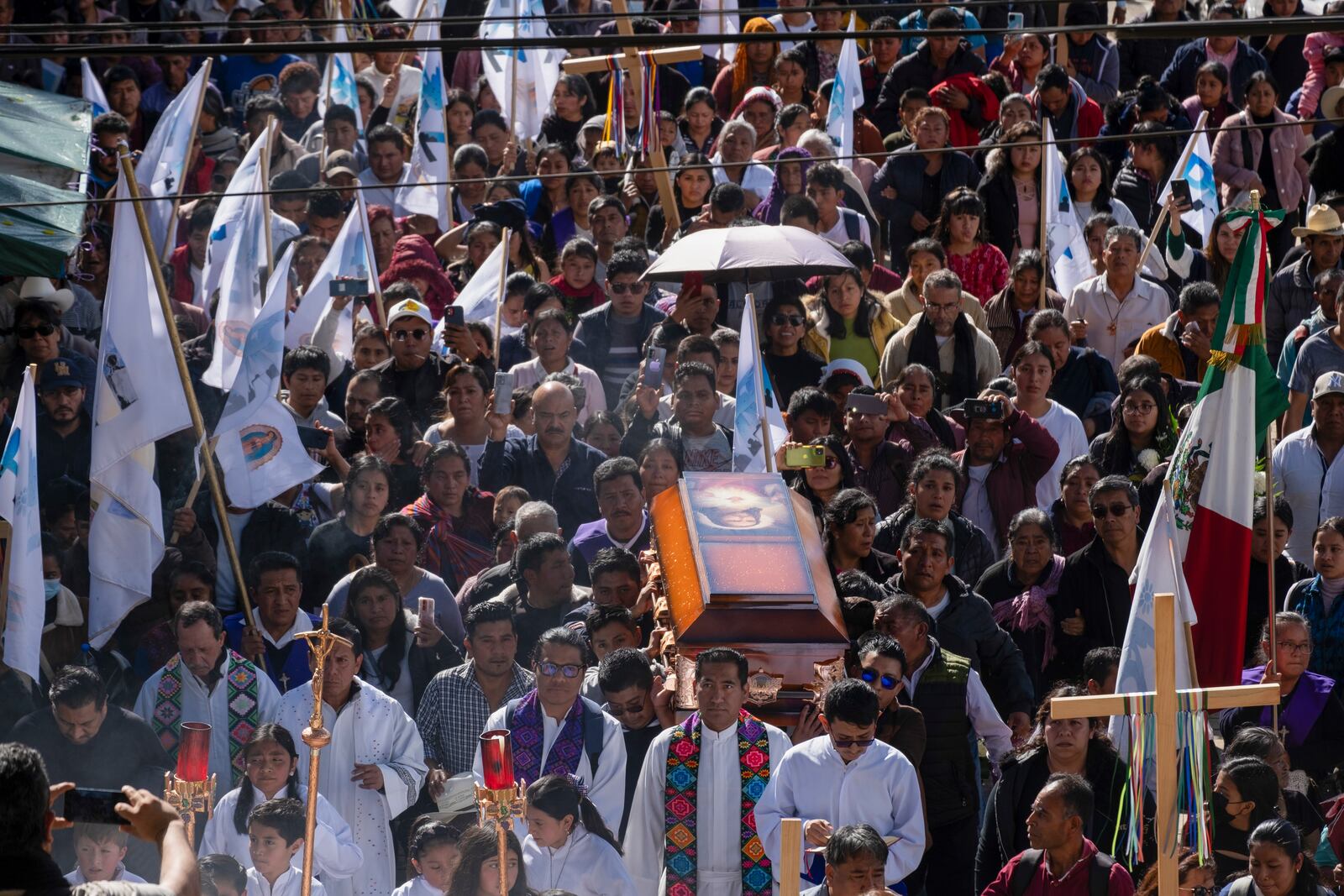 People carry the coffin of Catholic priest Marcelo Perez, who was killed in San Cristobal de las Casas, Chiapas state, Mexico, Sunday, Oct. 20, 2024. (AP Photo/Isabel Mateos)