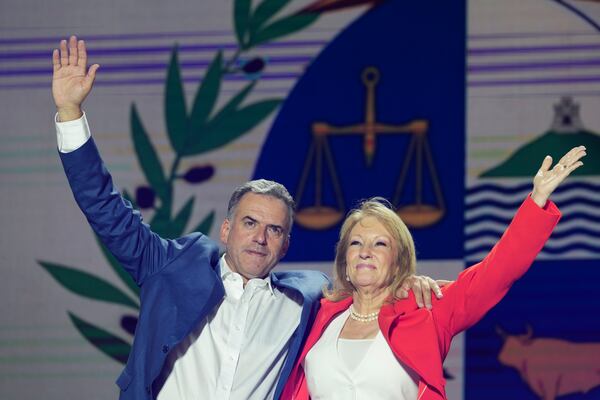 Yamandu Orsi, candidate for the Broad Front (Frente Amplio), and running mate Carolina Cosse, right, celebrate their victory in the presidential run-off election in Montevideo, Uruguay, Sunday, Nov. 24, 2024. (AP Photo/Natacha Pisarenko)