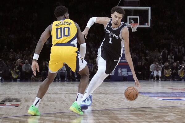 San Antonio Spurs center Victor Wembanyama (1) drives to the basket against Indiana Pacers guard Bennedict Mathurin (00) during the second half of a Paris Games 2025 NBA basketball game in Paris, Thursday, Jan. 23, 2025. (AP Photo/Thibault Camus)