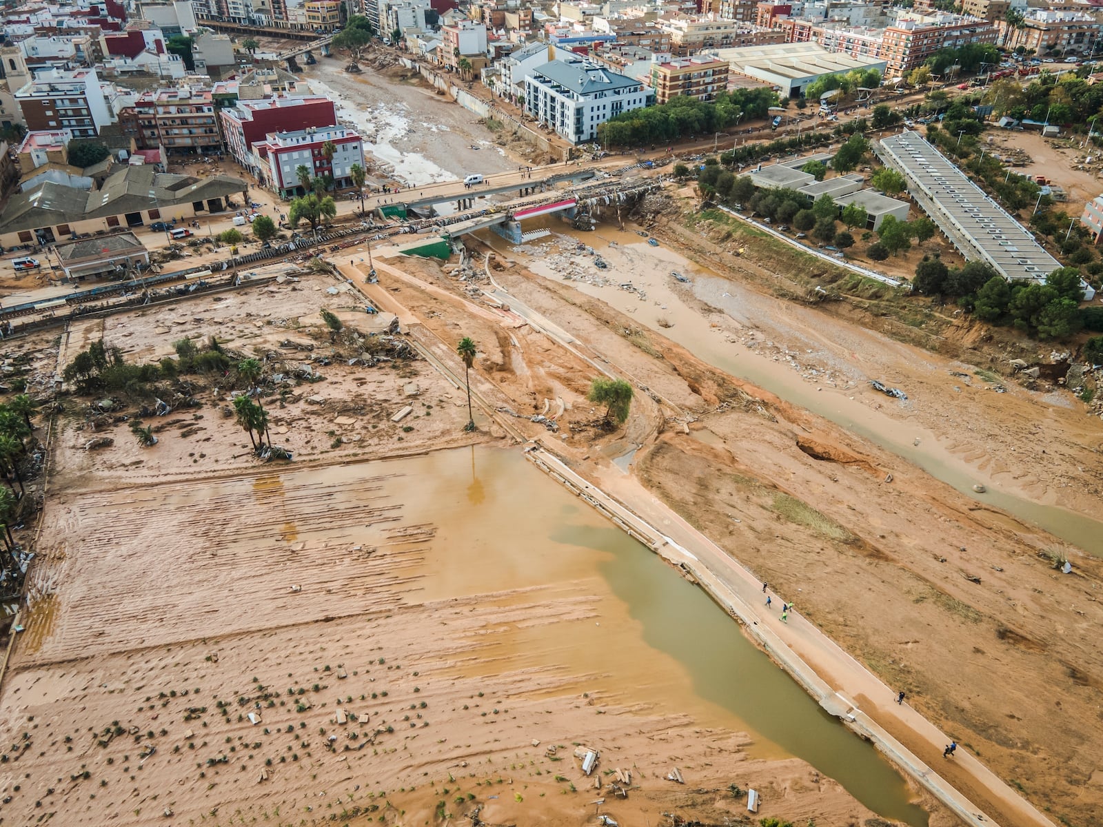 Mud covers the area after last Tuesday and early Wednesday storm that left hundreds dead or missing in Paiporta, outskirts of Valencia, Spain, Saturday, Nov. 2, 2024.(AP Photo/Angel Garcia)