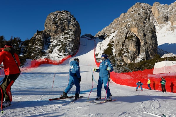 United States' Lindsey Vonn, center right, inspects the course ahead of an alpine ski, women's World Cup downhill training, in Cortina d'Ampezzo, Italy, Thursday, Jan. 16, 2025. (AP Photo/Alessandro Trovati)