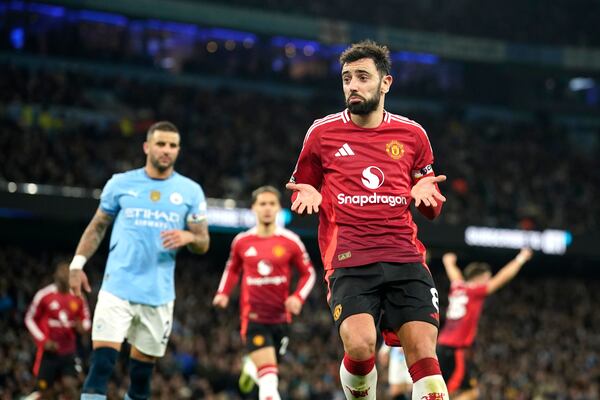 Manchester United's Bruno Fernandes celebrates after scoring his side's second goal during the English Premier League soccer match between Manchester City and Manchester United at the Etihad Stadium in Manchester, Sunday, Dec. 15, 2024. (AP Photo/Dave Thompson)