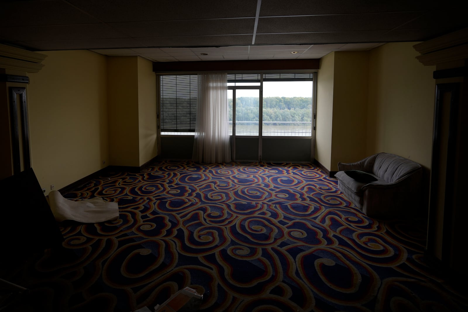 A view of a room at Hotel Yugoslavia, once a symbol of progress in the former socialist state of Yugoslavia that broke apart in the 1990s and a favorite gathering place for local residents as well as world leaders, in Belgrade, Serbia, Thursday, Oct. 3, 2024. (AP Photo/Darko Vojinovic)