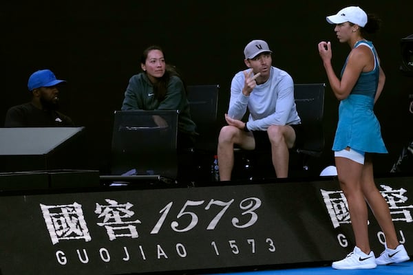 Madison Keys, right, of the U.S. talks with her coaches during her match against Aryna Sabalenka of Belarus during the women's singles final at the Australian Open tennis championship in Melbourne, Australia, Saturday, Jan. 25, 2025. (AP Photo/Ng Han Guan)