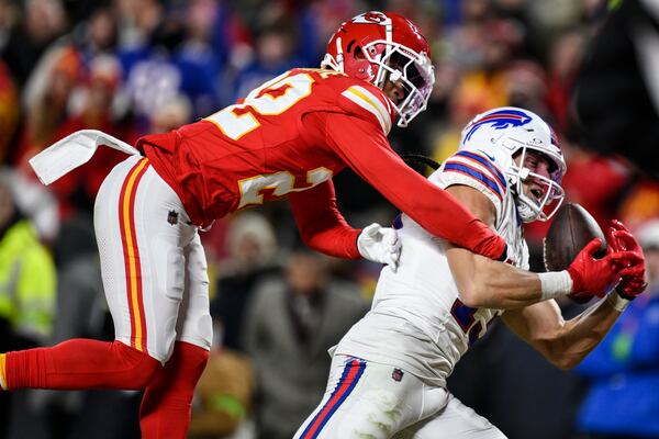 Buffalo Bills wide receiver Mack Hollins (13) makes a touchdown catch against Kansas City Chiefs cornerback Trent McDuffie (22) during the first half of the AFC Championship NFL football game, Sunday, Jan. 26, 2025, in Kansas City, Mo. (AP Photo/Reed Hoffmann)