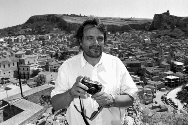 Italian photographer Oliviero Toscani holds his camera while in Corleone, Sicily island, southern Italy, on July 2, 1996. (AP Photo/Alessandro Fucarini, File)