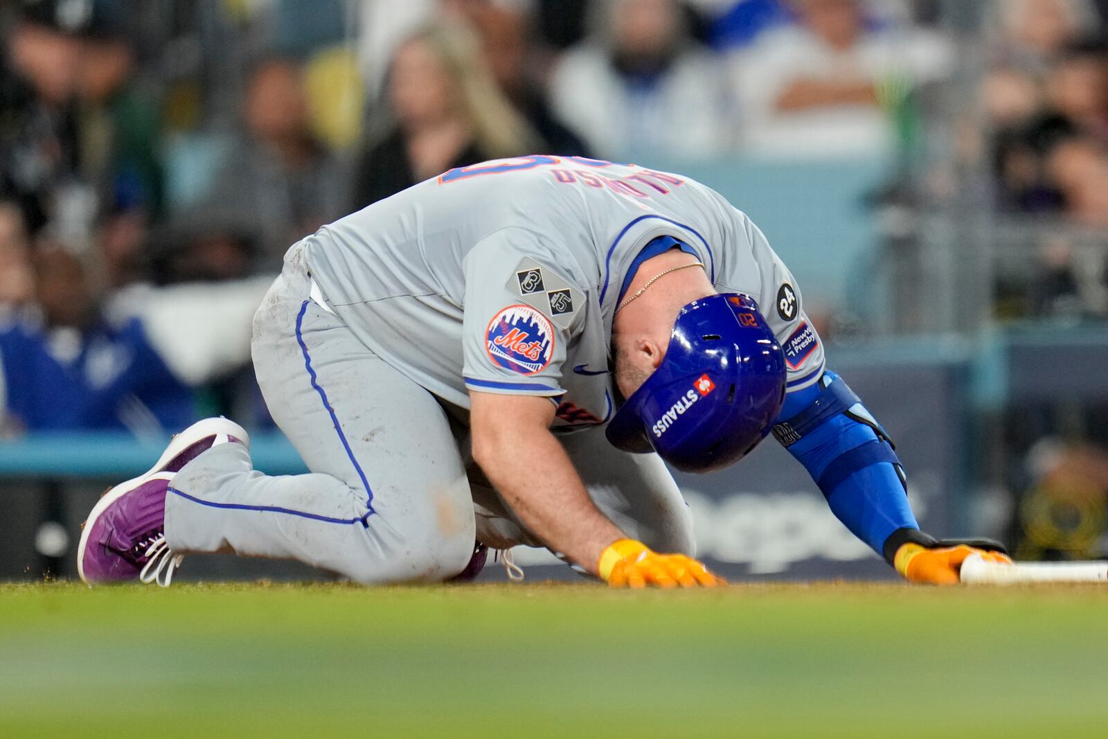 New York Mets' Pete Alonso reacts after getting hit with a foul ball against the Los Angeles Dodgers during the eighth inning in Game 6 of a baseball NL Championship Series, Sunday, Oct. 20, 2024, in Los Angeles. (AP Photo/Julio Cortez)