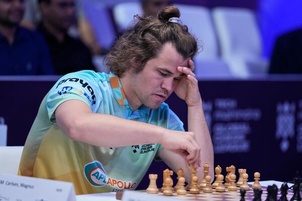 FILE - Norwegian Magnus Carlsen of SG Alpine Warriors plays against Poland's Jan-Krzysztof Duda of Chingari Gulf Titans during Global Chess League, July 1, 2023, in Dubai. (AP Photo/Kamran Jebreili, File)