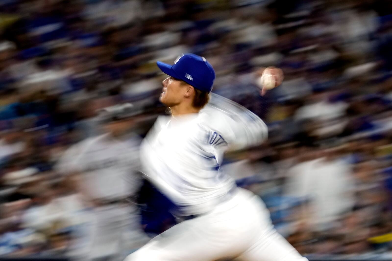 Los Angeles Dodgers starting pitcher Yoshinobu Yamamoto throws against the New York Yankees during the fifth inning in Game 2 of the baseball World Series, Saturday, Oct. 26, 2024, in Los Angeles. (AP Photo/Godofredo A. Vásquez)