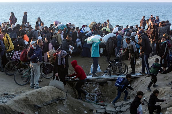 Displaced Palestinians arrive in the northern Gaza Strip, following Israel's decision to allow thousands of them to go back for the first time since the early weeks of the 15-month war with Hamas, Monday, Jan. 27, 2025. (AP Photo/Jehad Alshrafi)