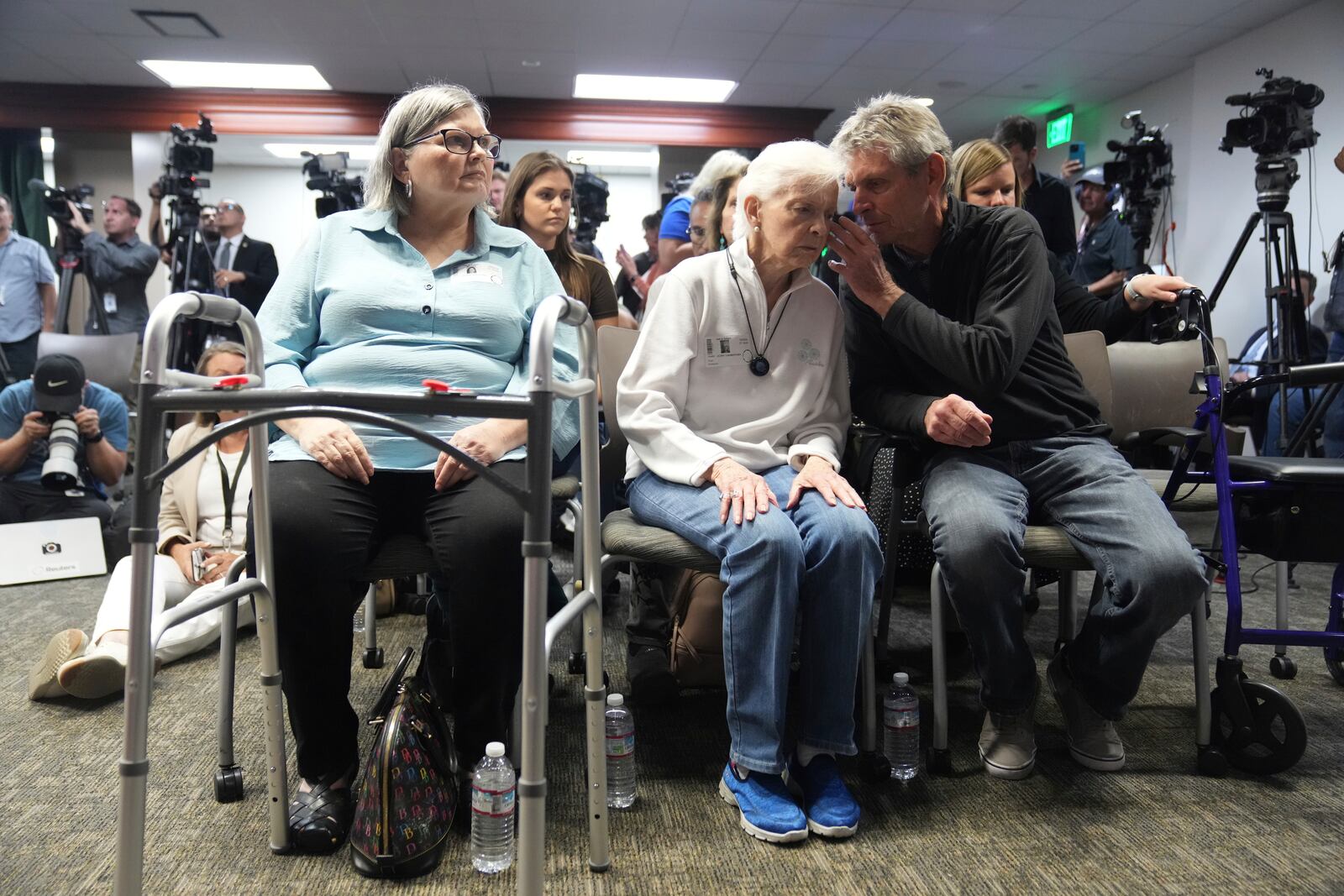 Arnold VanderMolen, Nephew of Kitty Menendez, right, talks with Kitty Menendez's sister, Joan Andersen VanderMolen at a news conference being held by Los Angeles County District Attorney George Gascon on Thursday, Oct. 24, 2024, in Los Angeles. (AP Photo/Eric Thayer)