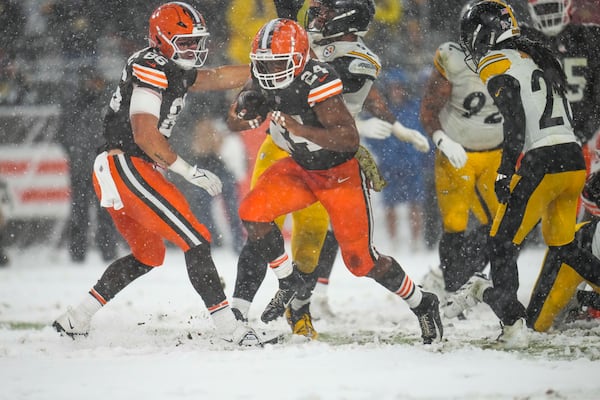 Cleveland Browns running back Nick Chubb (24) carries for a touchdown in the second half of an NFL football game against the Pittsburgh Steelers, Thursday, Nov. 21, 2024, in Cleveland. (AP Photo/Sue Ogrocki)