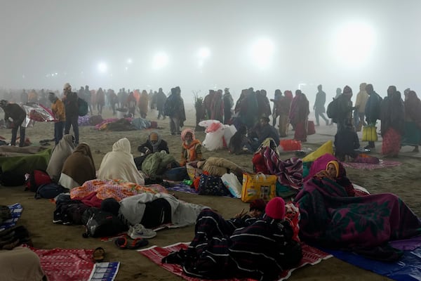 Devotees arrive for taking a dip at the confluence of the Ganges, the Yamuna and the mythical Saraswati rivers on the first day of the 45-day-long Maha Kumbh festival in Prayagraj, India, Monday, Jan. 13, 2025. (AP Photo/Rajesh Kumar Singh)