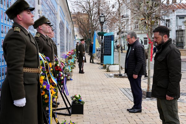 British Prime Minister Keir Starmer and Ukrainian President Volodymyr Zelenskyy lay wreaths at The Wall of Remembrance of the Fallen for Ukraine, in Kyiv, Ukraine Thursday, Jan. 16, 2025. (Carl Court/Pool Photo via AP)