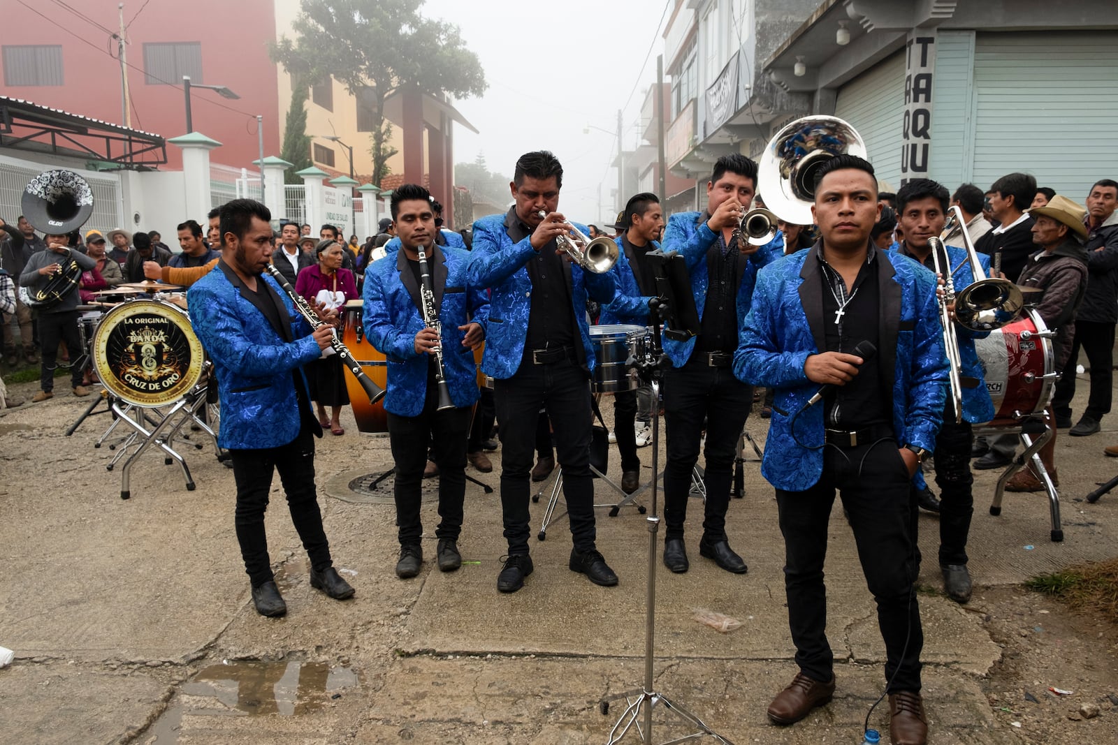 Musicians perform during a wake for slain Catholic priest and activist Marcelo Pérez, in San Andrés Larráinzar, Chiapas state, Mexico, Tuesday, Oct. 22, 2024. (AP Photo/Isabel Mateos)