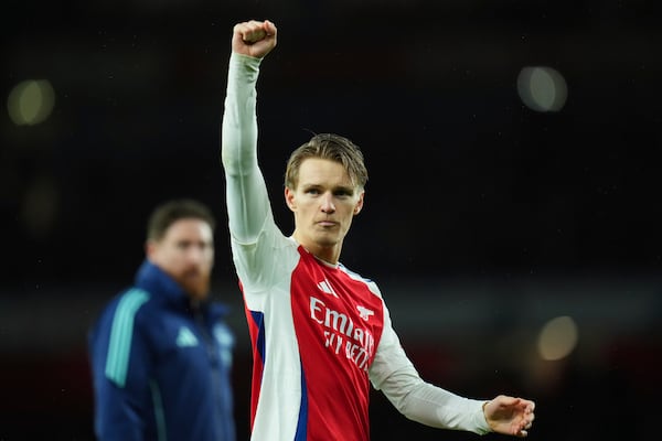 Arsenal's Martin Odegaard celebrates at the end of the English Premier League soccer match between Arsenal and Manchester United at Emirates stadium in London, Wednesday, Dec. 4, 2024. (AP Photo/Kirsty Wigglesworth)