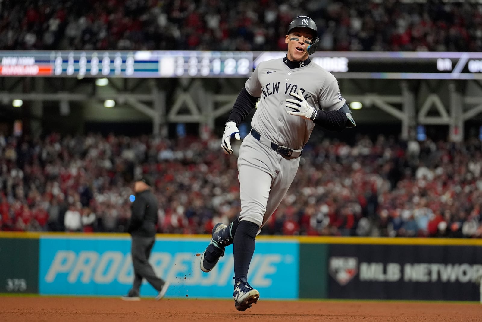 New York Yankees' Aaron Judge runs the bases after hitting a two-run home against the Cleveland Guardians during the eighth inning in Game 3 of the baseball AL Championship Series Thursday, Oct. 17, 2024, in Cleveland.(AP Photo/Jeff Roberson)