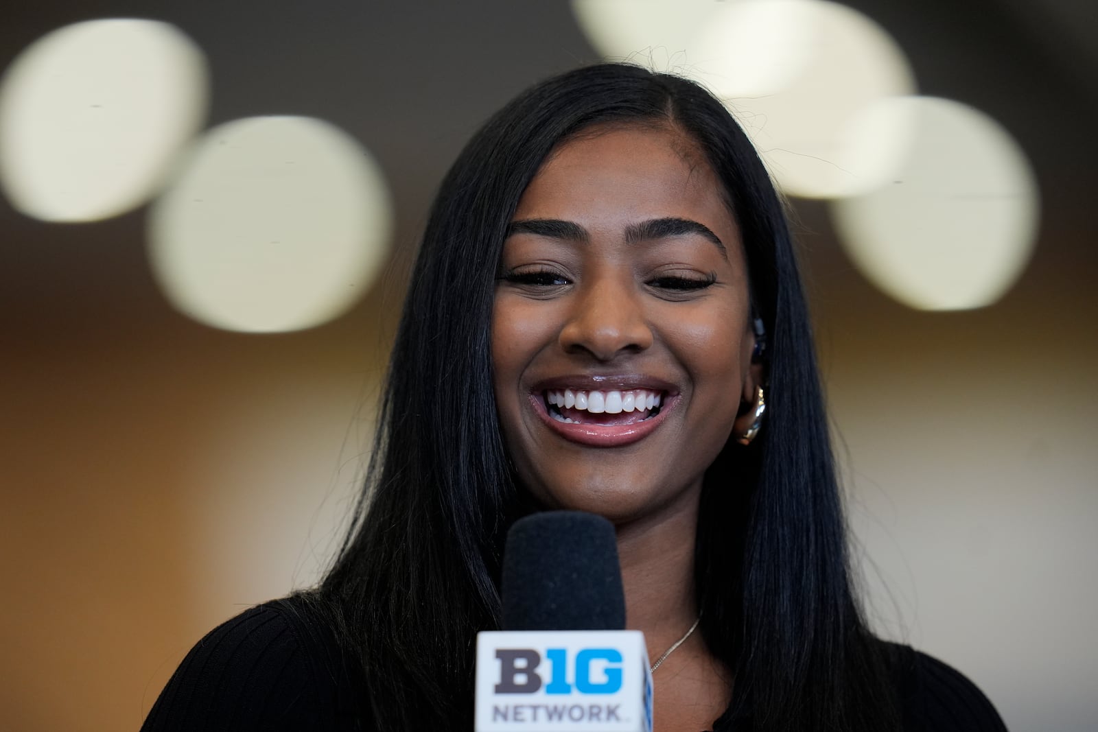 Oregon's Deja Kelly speaks during the Big Ten women's NCAA college basketball media day Wednesday, Oct. 2, 2024, in Rosemont, Ill. (AP Photo/Erin Hooley)